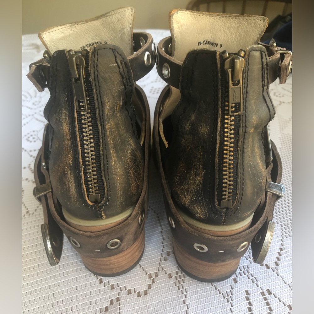 FREEBIRD l Carsen Distressed Brown/Black  Leather Ankle Bootie Sz 9 Boho Buckle - Picture 14 of 14